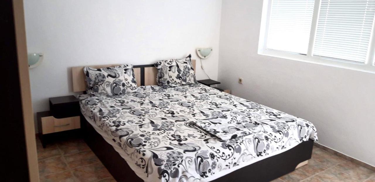 Apartamento Family House Primorsko Exterior foto